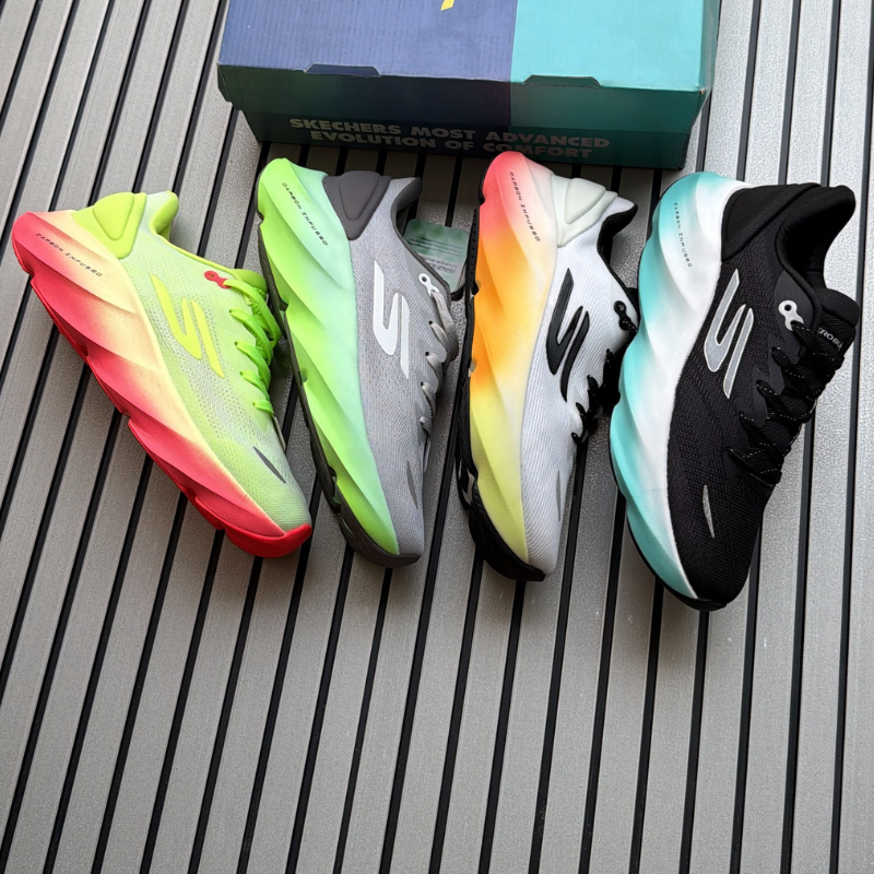 Ske_chers Aero Burst Lightweight Performance Running Shoes