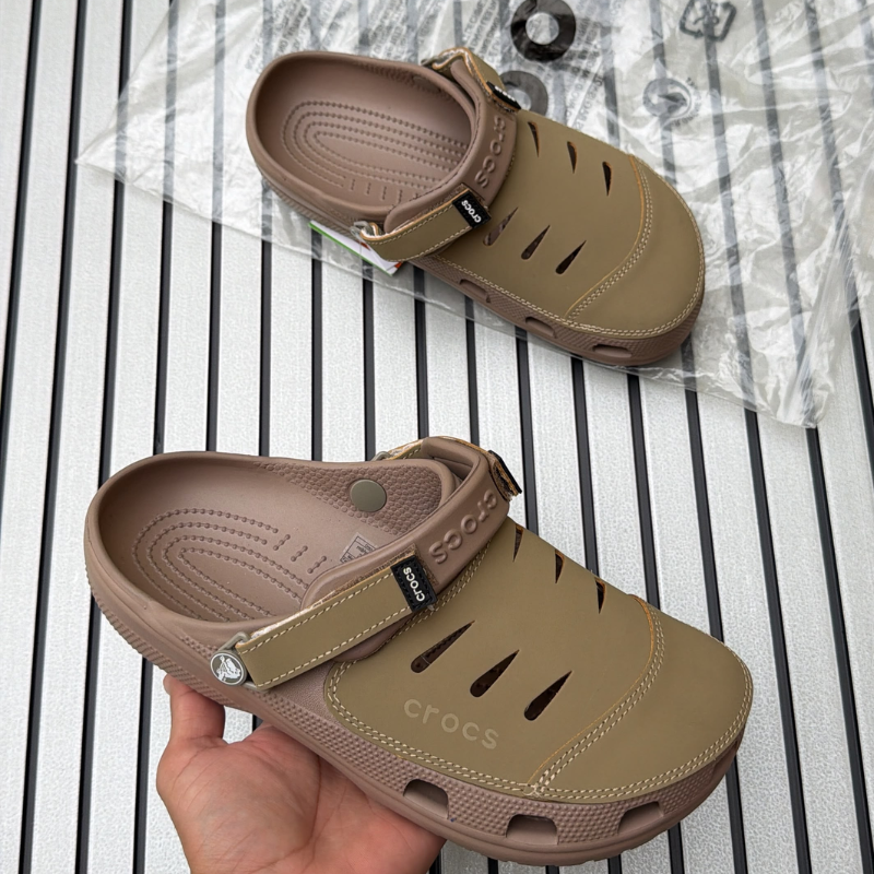Cro_cs Yu_kon Leather Clogs – Rugged Comfort Casual Footwear Key Features: