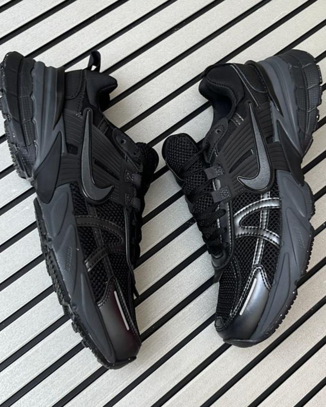 Ni_ke Me_n's All-Black Chunky Running Sneakers