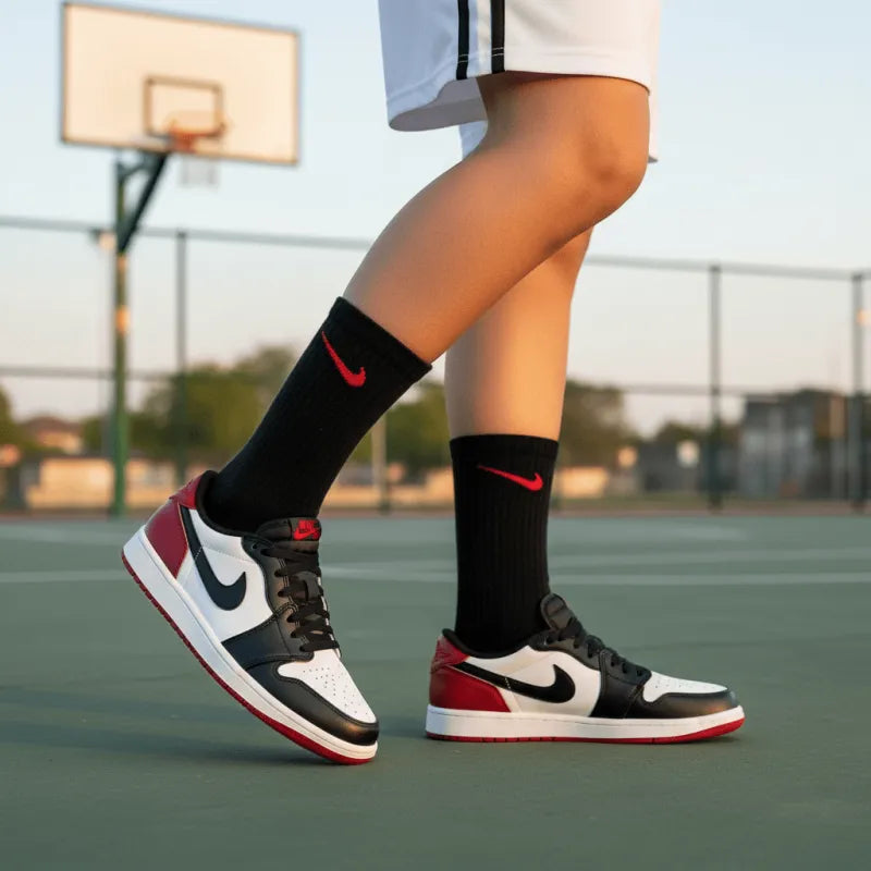 Jor_dan 1 Retro Low OG Black Toe