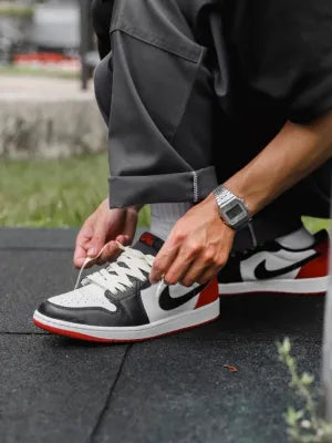 Jor_dan 1 Retro Low OG Black Toe