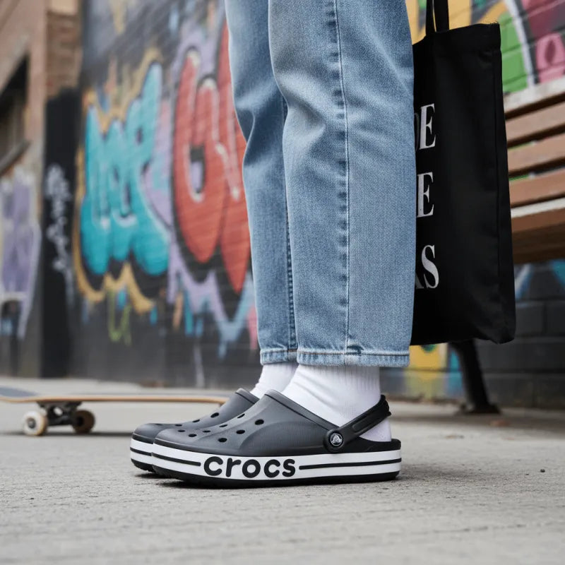 Cr_ocs Bayaband Clogs Black and White