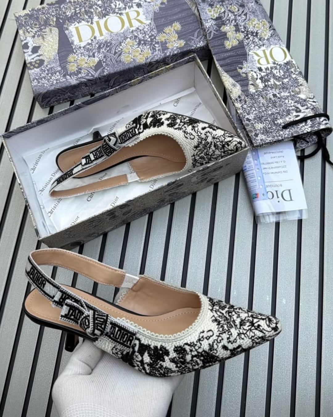 Eleg_ant Bla_ck & White Toile Print Slingback Flats for Women