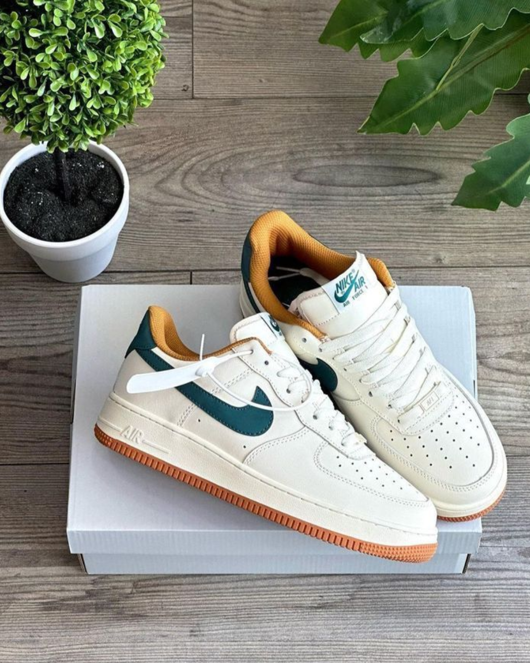 Clas_sic Whi_te Low-Top Sneakers – Everyday Casual Streetwear Shoes