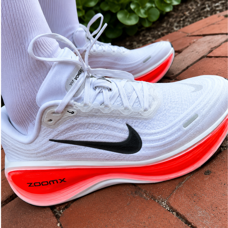 Ni_ke_Zo_omX White Crimson Performance Running Shoes