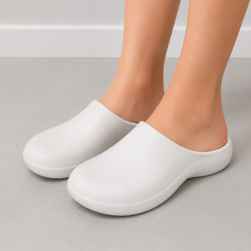 Cros Mellow Recovery Clogs Closed-Toe Slippers Unisex White
