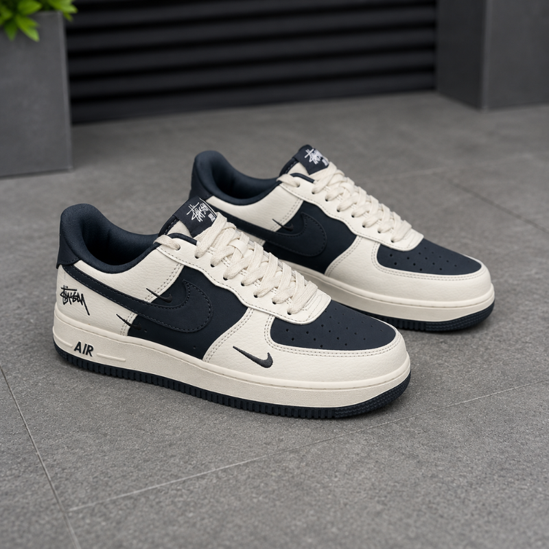 Ni_ke A_ir Fo_rce 1 x Stüssy Black & White Low-Top Sneakers for Men