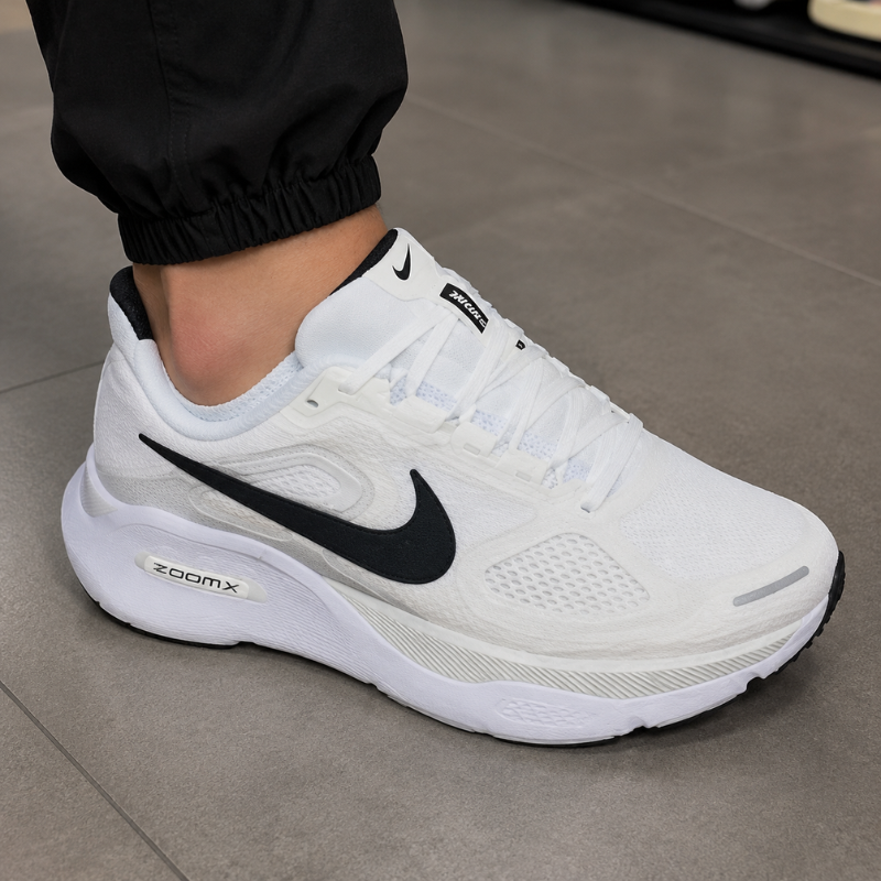 Ni_ke Zo_omX White Running Shoes