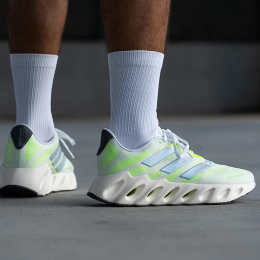 Adi_das Switch FWD cushioned, abrasion-resistant low-top casual running shoes for men in green and gray.