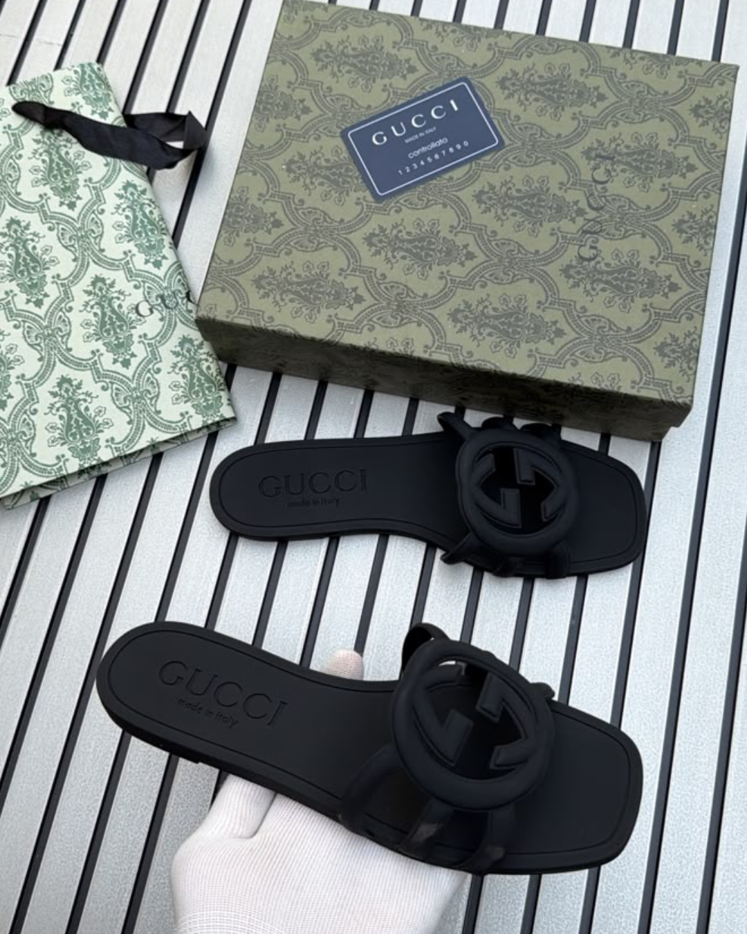Eleg_ant Bl_ack GG Logo Slide Sandals for Women