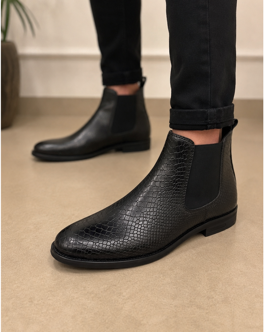 Me_n's Pre_mium Black Textured Chelsea Boots – Croc-Embossed Slip-On Ankle Boots