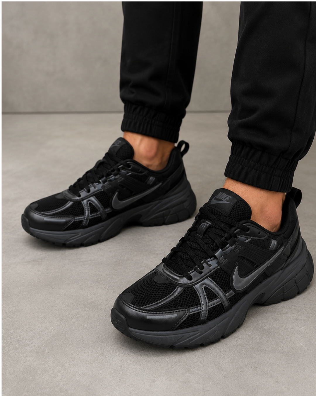 Ni_ke Me_n's All-Black Chunky Running Sneakers