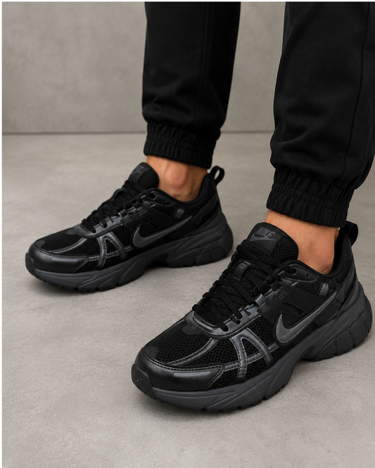Ni_ke Me_n's All-Black Chunky Running Sneakers