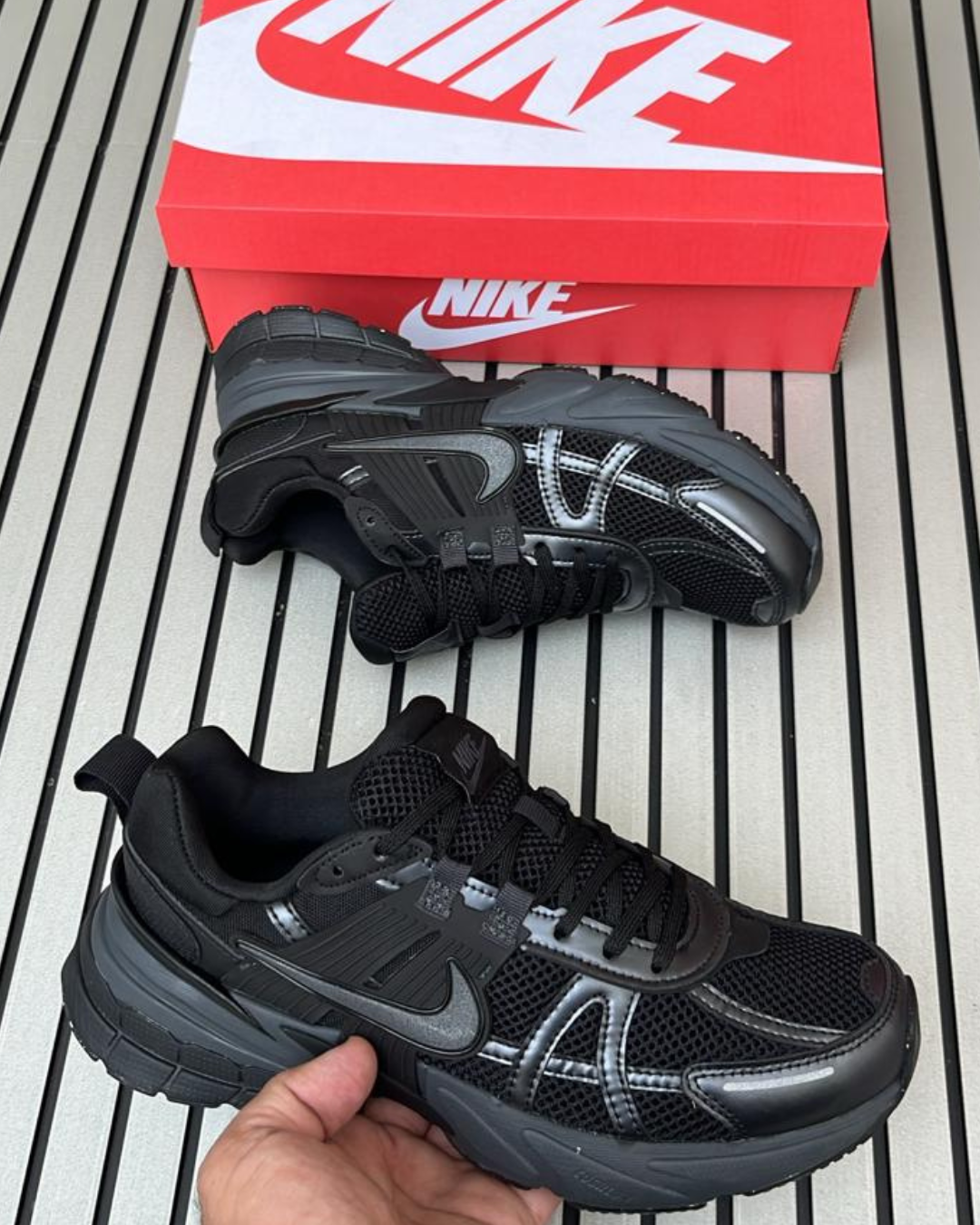 Ni_ke Me_n's All-Black Chunky Running Sneakers