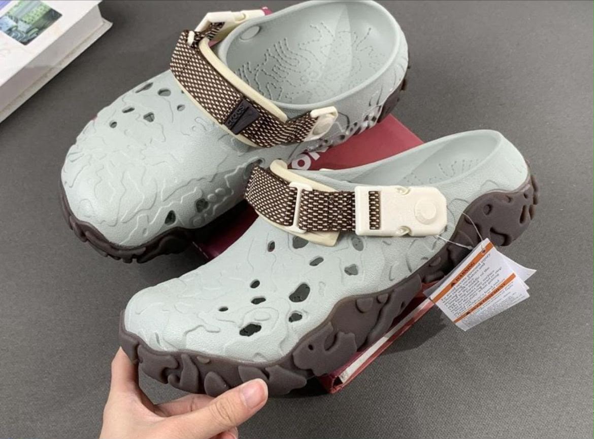 Crocs Atlas Premium Comfort Clogs – Lightweight Everyday Wear