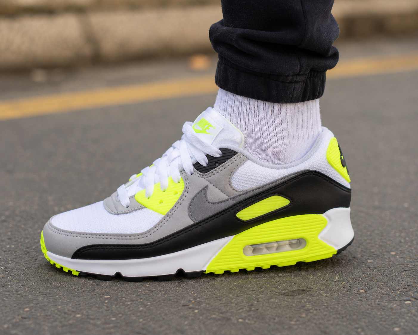 Ni_ke Air Max 90 Low-Top Running Shoes for men: Abrasion-Resistant and Lightweight, White, Yellow